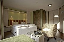 Hotel Rickmers Insulaner - Wohnbeispiel Doppelzimmer Landblick (Zimmercodierungen D1L & D3L)