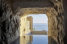 Acro Suites - A Wellbeing Resort - Wohnbeispiel Suite Meerblick Cave Privatpool (Zimmercodierung W1R)
