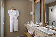 Domes Aulus Elounda, Curio Collection by Hilton - Badbeispiel Suite Meerblick Sapphire Cosy Privat-Pool (Zimmercodierung W3M)