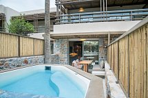 King Minos Retreat Resort & Spa - Wohnbeispiel Doppelzimmer Gartenblick Outdoor Jacuzzi (Zimmercodierung D1G)