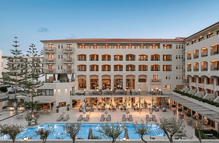 Theartemis Palace