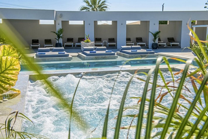 Matheo Villas & Suites