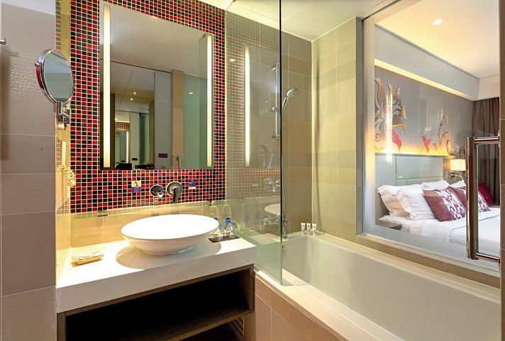 Grand Mercure Phuket Patong - Badbeispiel Superior (Zimmercodierung US1)