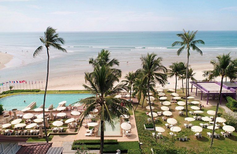Apsara Beachfront Resort & Villa