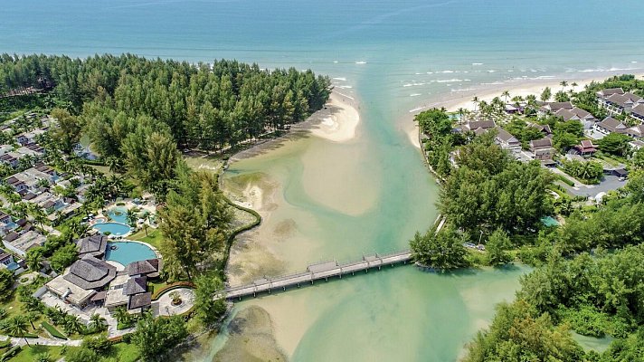 Apsara Beachfront Resort & Villa