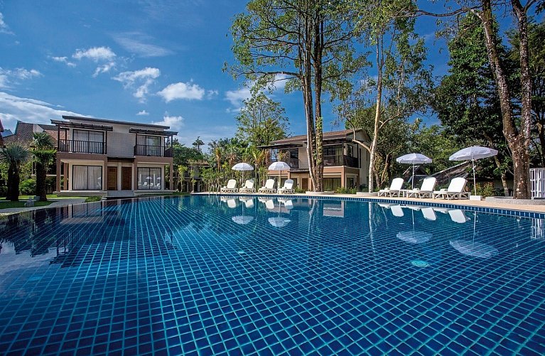 The Leaf on the Sands by Katathani