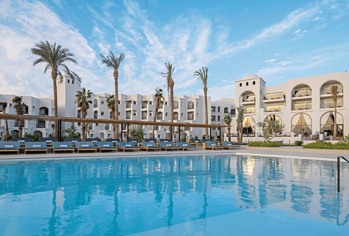 Serry Beach Resort