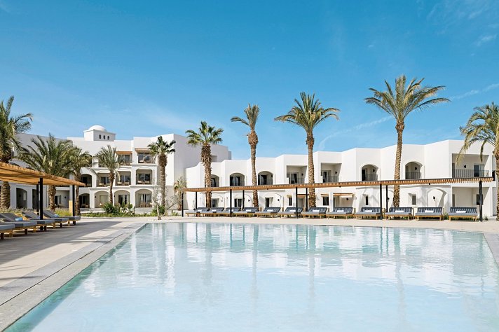 Serry Beach Resort