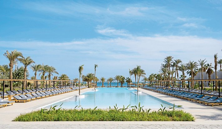 Serry Beach Resort