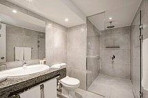 Sindbad Club - Beispiel Bad Familiensuite Deluxe 2 Schlafzimmer Meerblick (Zimmercodierung WI1)