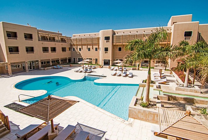 The Breakers Diving & Surfing Lodge