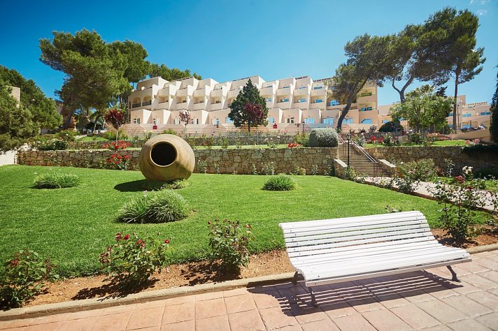 Invisa Cala Blanca