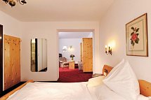DAS Kaltschmid - Familotel Tirol - Wohnbeispiel Juniorsuite (Zimmercodierung JB1)