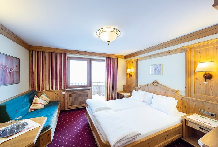Alpenromantik-Hotel Wirler Hof - Wohnbeispiel Doppelzimmer Gorfenspitze (Zimmercodierung DB1)