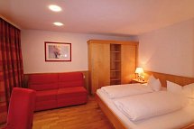 Kaunertalerhof - Wohnbeispiel Doppelzimmer mit Zustellbett (Zimmercodierung DB2)