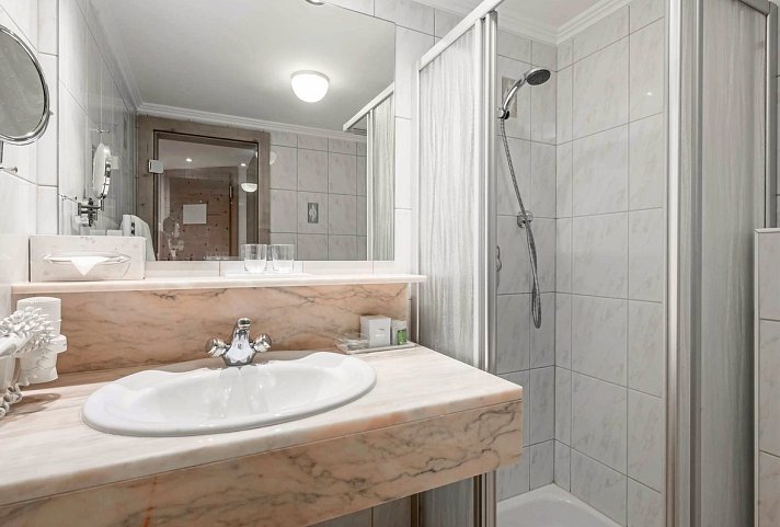 Bellevue 4 Sterne Superior - Beispiel BAd Doppelzimmer Typ B1 (Zimmercodierung DB1)