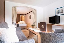 Beauty & Wellness Hotel Tirolerhof - Wohnbeispiel Juniorsuite Tirolerhof (Zimmercodierung JG1)
