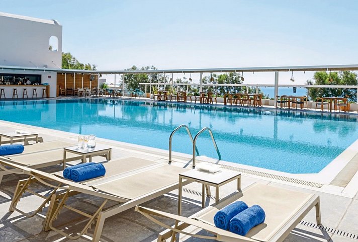Kamari Beach