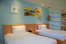 Holiday Ao Nang Beach Resort, Krabi - Wohnbeispiel Family Pool View (Zimmercodierung FBP)