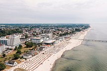 aja Grömitz - Luftaufnahme Außenansicht und Strand