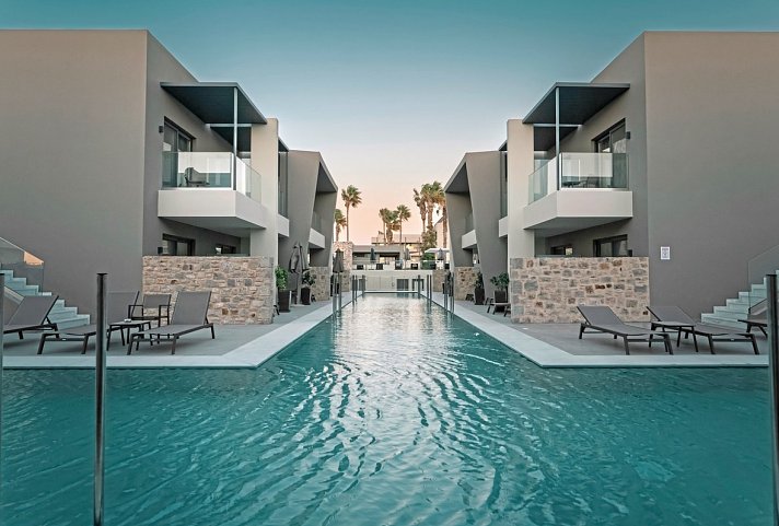 Cosmopolitan Kos - Pool Juniorsuiten (Zimmercodierungen J1Q & J1D)