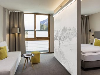 Arena Franz Ferdinand Nassfeld - Wohnbeispiel Familienzimmer Typ XL Schlafsofa (Zimmercodierung FB2)