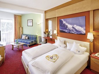 Familienhotel Hinteregger - Wohnbeispiel Familienzimmer SchwalbenNest (Zimmercodierungen FB1 & FB2)