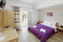 Hotel Chrisa - Wohnbeispiel Doppelzimmer Gartenblick (Zimmercodierung DBG)