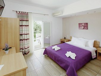 Hotel Chrisa - Wohnbeispiel Doppelzimmer Gartenblick (Zimmercodierung DBG)