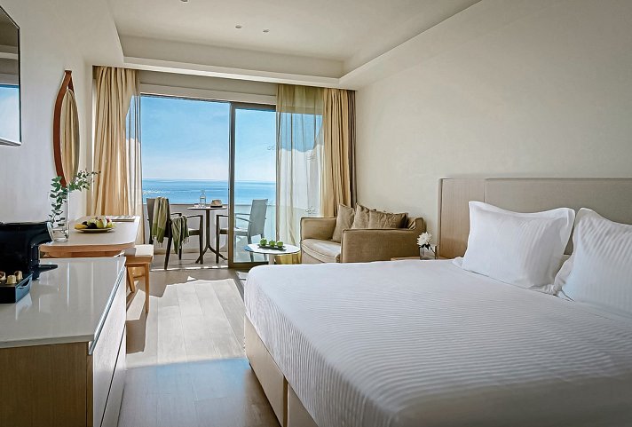 Alion Beach Hotel - Wohnbeispiel Doppelzimmer seitl. Meerblick (Zimmercodierung DBN)
