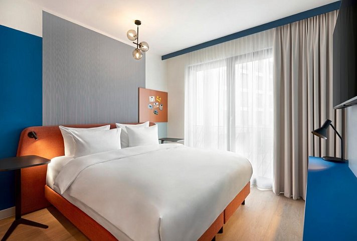 me and all hotel Leipzig - Wohnbeispiel Doppelzimmer Kingsize (Modellbild) (Zimmercodierung DB1)