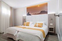 Corona Roja - Wohnbeispiel renoviertes Zimmer (Zimmercodierungen AB2 & OB2)