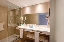 Santa Mónica Suites Hotel - Beispiel Bad (Zimmercodierungen JB1, JB2, JB3, JB4, J1D, J2D, J3D & J4D)