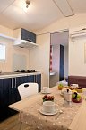 Lido di Sesto Camping (by Happy Camp) - Wohnbeispiel Mobilheim Happy Easy (Zimmercodierung CG1)