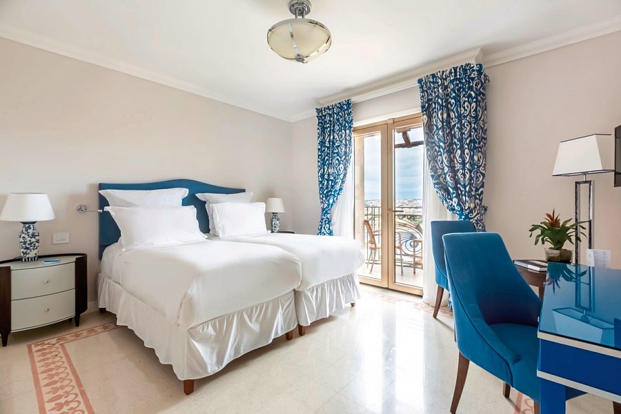 The Phoenicia Hotel - Wohnbeispiel Doppelzimmer Deluxe (Zimmercodierung DDM)