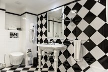 AX Victoria Hotel - Badbeispiel Junior-Suite (Zimmercodierung JB1)