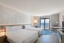 Hilton Malta - Wohnbeispiel Familienzimmer Meerblick (Zimmercodierung FBM)