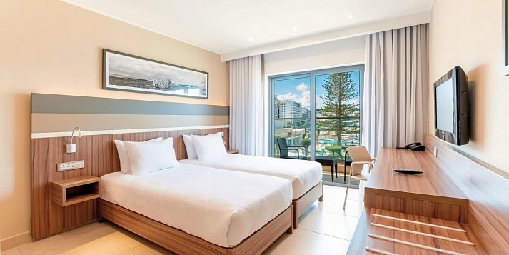 DoubleTree by Hilton Malta - Wohnbeispiel Doppelzimmer Twin Guest Room mit Meerblick (Zimmercodierung D3M)