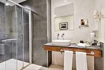 The George, Urban Boutique Hotel - Badbeispiel Doppelzimmer (Zimmercodierung DB1)