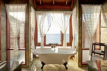 Sun Siyam Olhuveli Maldives - Beispiel Bad Deluxe Water Villa (Zimmercodierungen VX2 & VV4)