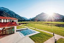 aja Ruhpolding - Außenansicht mit Pool