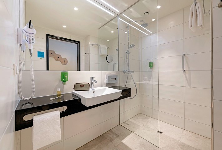 ibis Styles Bad Reichenhall - Wohnbeispiel Bad Doppelzimmer Komfort (Zimmercodierung DF1)