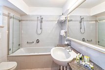 Hotel Parco Smeraldo Terme & Residence - Beispiel Bad Doppelzimmer Standard (Zimmercodierung DG1)