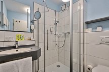 Sonnenhotel Bayerischer Hof - Beispiel Bad Doppelzimmer Komfort (Zimmercodierung DF1)