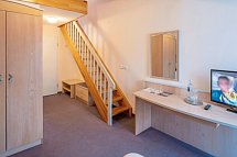 Sonnenhotel Bayerischer Hof - Wohnbeispiel Familienzimmer Standard Galerie (Zimmercodierung FG1)