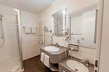 Sonnenhotel Bayerischer Hof - Beispiel Bad Appartement 1 Schlafzimmer Komfort (Zimmercodierung AF2)