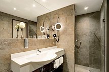 Parkhotel CUP VITALIS - Beispiel Bad Doppelzimmer Deluxe Balkon (Zimmercodierung DD1)
