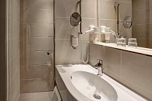 Parkhotel CUP VITALIS - Beispiel Bad Einzelzimmer Economy Balkon (Zimmercodierung EE1)