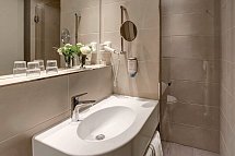 Parkhotel CUP VITALIS - Beispiel Bad Doppelzimmer Standard Balkon (Zimmercodierung DG1)