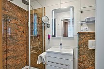 Wander und Aktivhotel Rösslwirt - Beispiel Bad Doppelzimmer Standard (Zimmercodierungen DG1, DX1 & DX2)